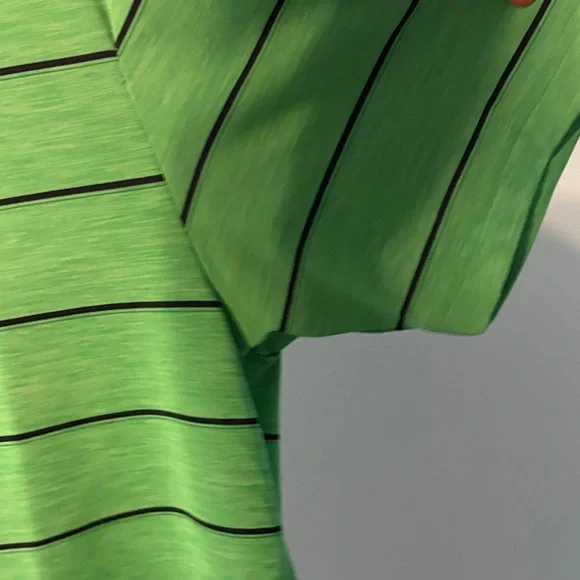 Under Armour Men's Polo Shirt in Green with Black Stripes - Picture 4 of 6